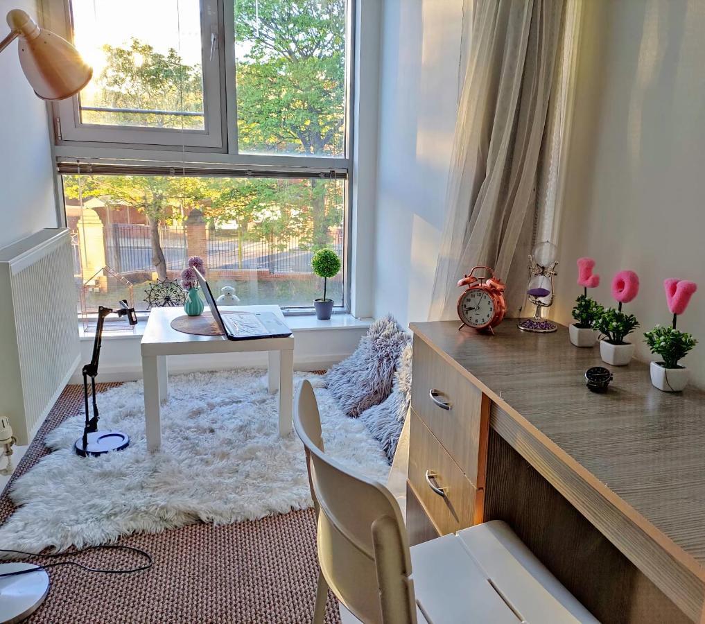 Large 3 Bedrooms In Liverpool City Centre, Free Parking Kültér fotó